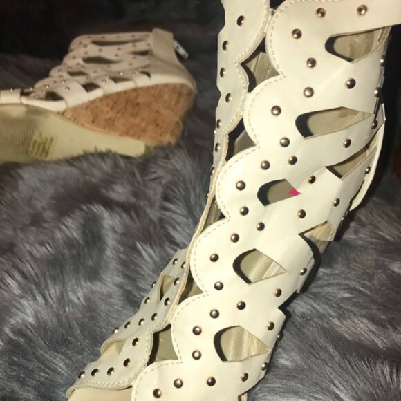 Pink Key Rose Gold Studded White Wedges - Picture 3 of 6